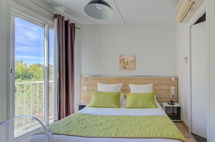 Imagen de la habitación del Hotel Des Calanques. Foto 4