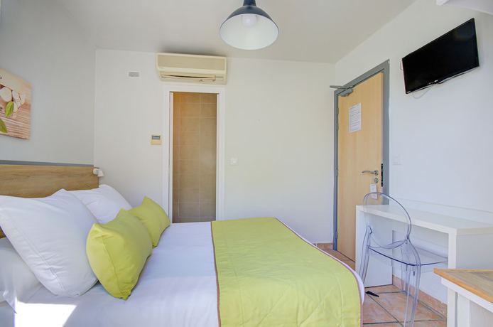 Imagen de la habitación del Hotel Des Calanques. Foto 5