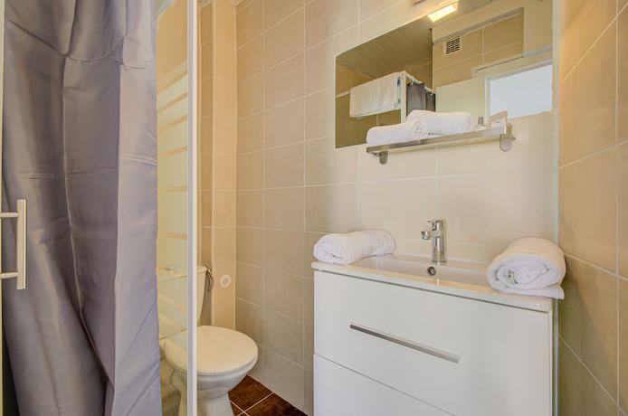 Imagen de la habitación del Hotel Des Calanques. Foto 6
