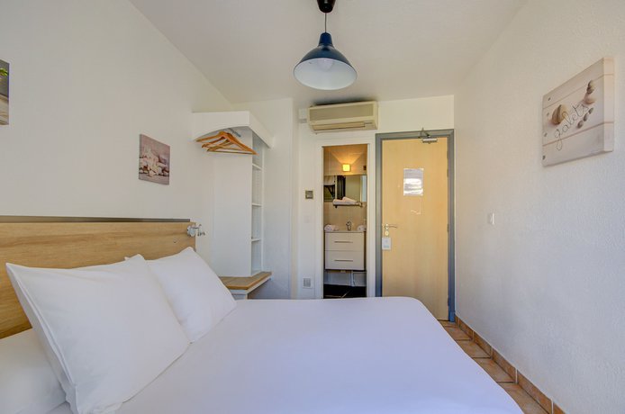 Imagen de la habitación del Hotel Des Calanques. Foto 7