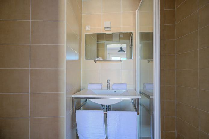 Imagen de la habitación del Hotel Des Calanques. Foto 8