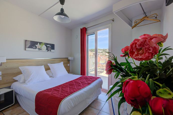 Imagen de la habitación del Hotel Des Calanques. Foto 12
