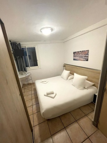 Imagen de la habitación del Hotel Des Calanques. Foto 14