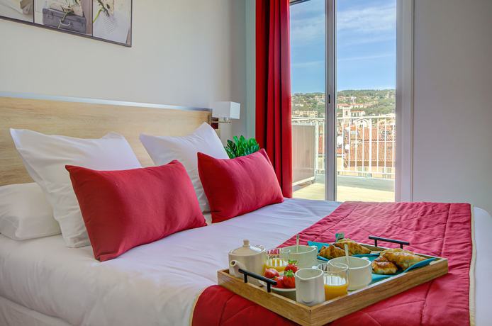 Imagen de la habitación del Hotel Des Calanques. Foto 16