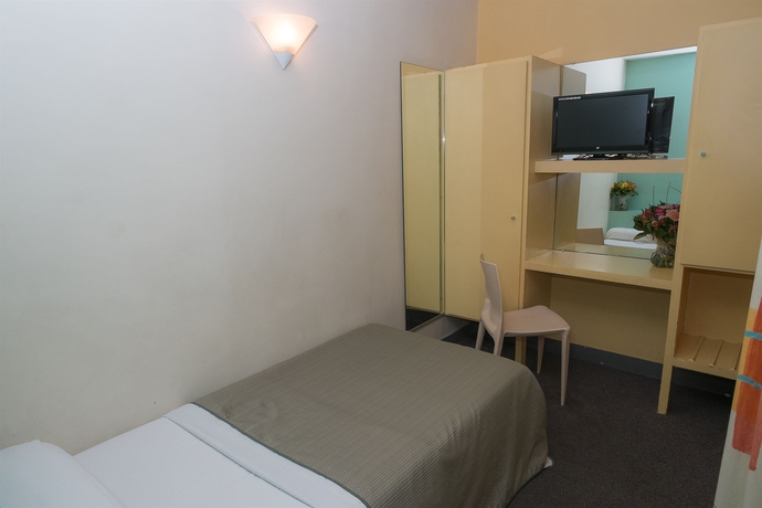 Imagen de la habitación del Hotel Des Canettes. Foto 5