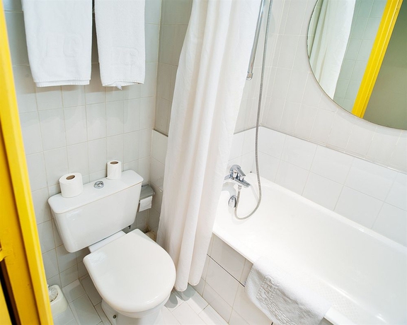 Imagen de la habitación del Hotel Des Canettes. Foto 6