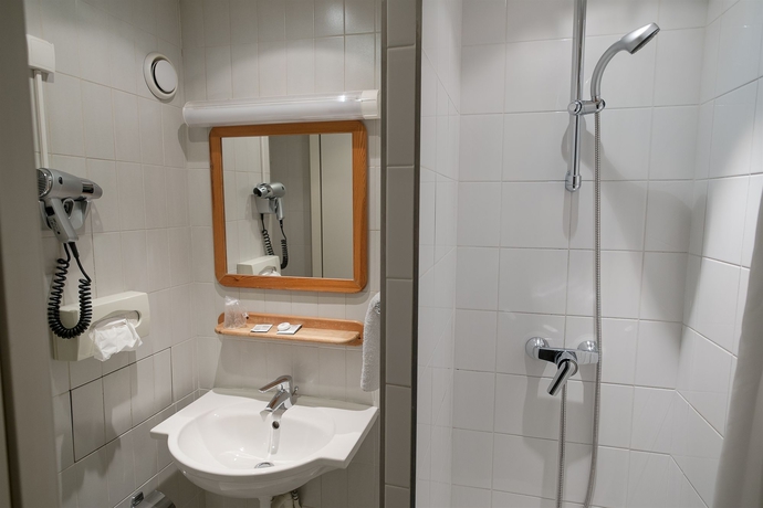 Imagen de la habitación del Hotel Des Canettes. Foto 8
