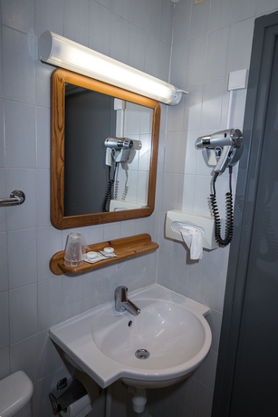 Imagen de la habitación del Hotel Des Canettes. Foto 9