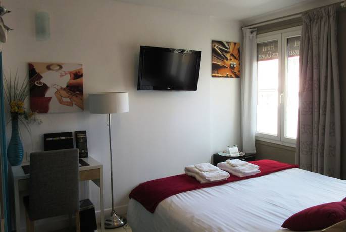 Imagen de la habitación del Hotel Des Causses. Foto 17