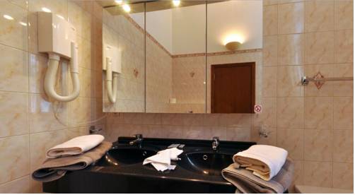Imagen de la habitación del Hotel Des Comtes Durbuy. Foto 14