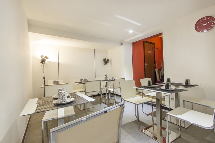 Imagen del bar/restaurante del Hotel Des Congrès Et Festivals. Foto 2