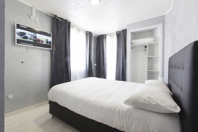 Imagen de la habitación del Hotel Des Congrès Et Festivals. Foto 7