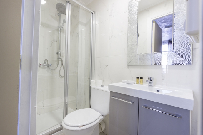 Imagen de la habitación del Hotel Des Congrès Et Festivals. Foto 15