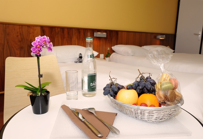 Imagen de la habitación del Hotel Des Congrès. Foto 7