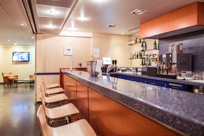 Imagen del bar/restaurante del Hotel Des Congrès. Foto 3