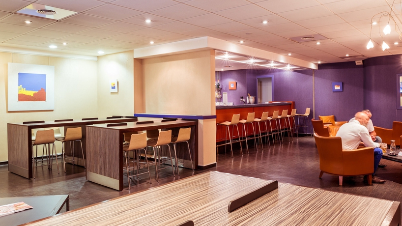 Imagen del bar/restaurante del Hotel Des Congrès. Foto 4