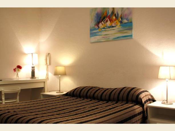 Imagen de la habitación del Hotel Des Crêtes De Pignols. Foto 14