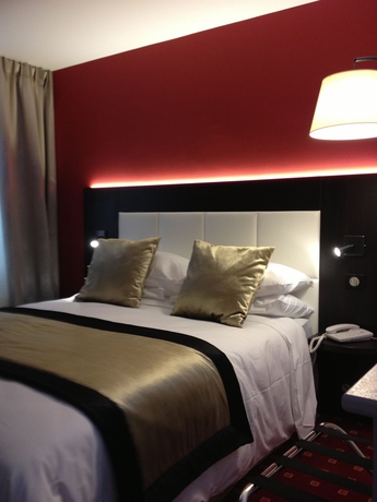 Imagen de la habitación del Hotel Des Deux Avenues. Foto 7