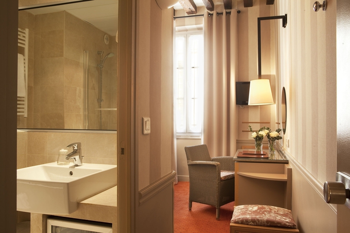 Imagen de la habitación del Hotel Des Deux-Iles. Foto 6