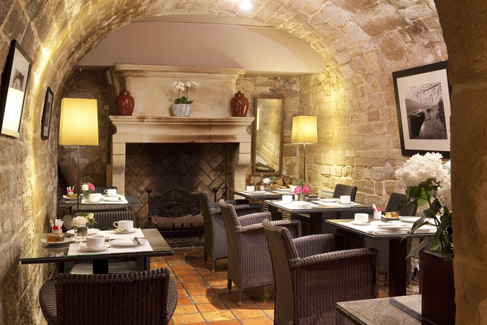 Imagen del bar/restaurante del Hotel Des Deux-Iles. Foto 4