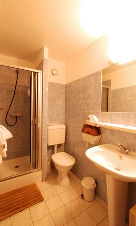 Imagen de la habitación del Hotel Des Dhuits. Foto 5