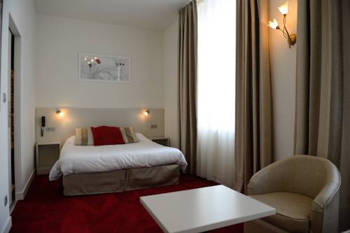 Imagen de la habitación del Hotel Des Ducs, ALENCON. Foto 12
