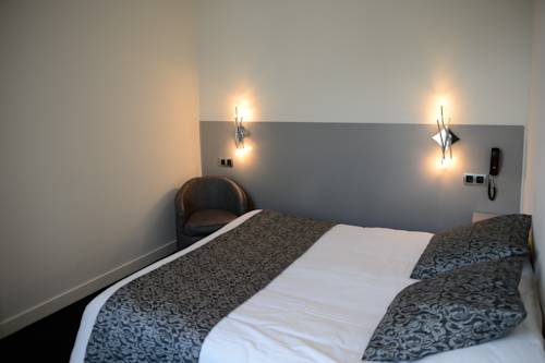 Imagen de la habitación del Hotel Des Ducs, ALENCON. Foto 13