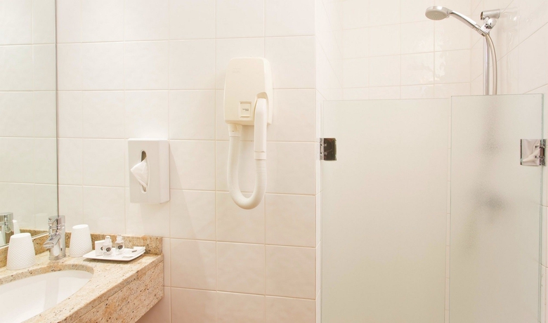 Imagen de la habitación del Hotel Des Ducs Danjou. Foto 8