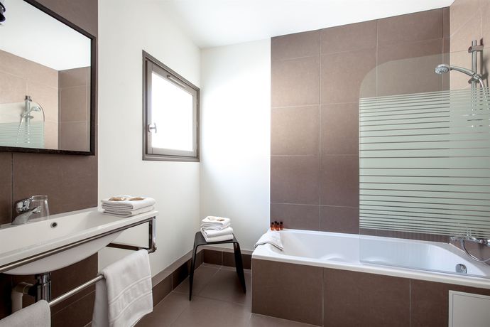 Imagen de la habitación del Hotel Des Ducs, Dijon. Foto 6