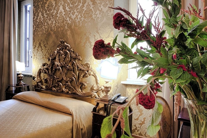 Imagen de la habitación del Hotel Des Epoques. Foto 7