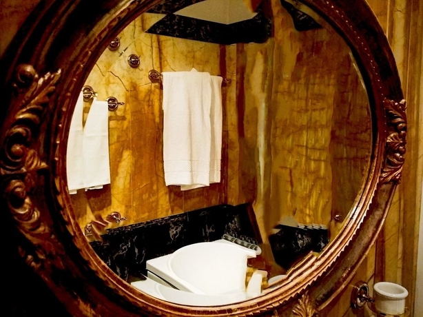 Imagen de la habitación del Hotel Des Epoques. Foto 8