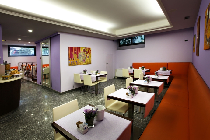 Imagen del bar/restaurante del Hotel Des Etrangers. Foto 6