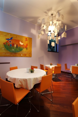 Imagen del bar/restaurante del Hotel Des Etrangers. Foto 7