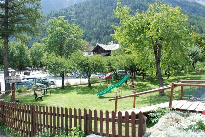 Imagen de los exteriores del Hotel Des Glaciers. Foto 3