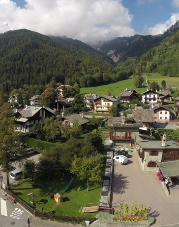 Imagen de los exteriores del Hotel Des Glaciers. Foto 5