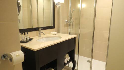 Imagen de la habitación del Hotel Des Gouverneurs. Foto 10