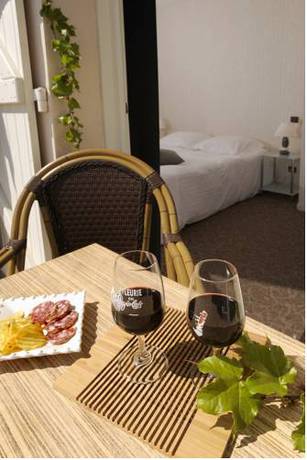 Imagen de la habitación del Hotel Des Grands Vins. Foto 9