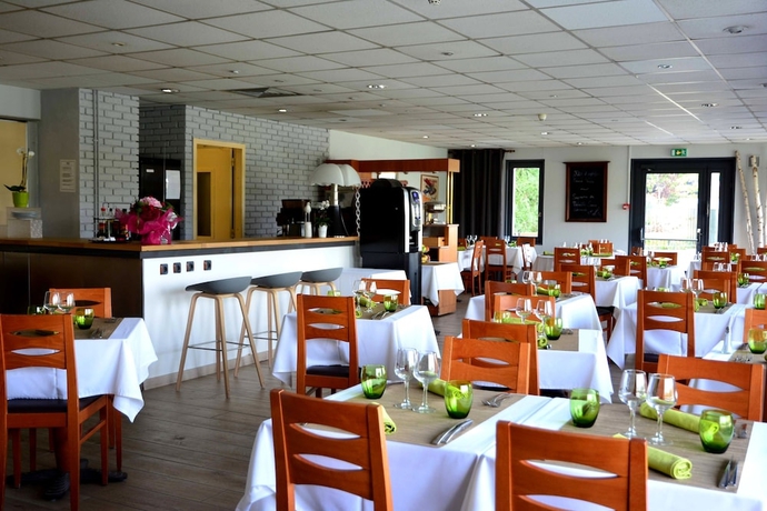 Imagen del bar/restaurante del Hotel Des Lacs. Foto 6