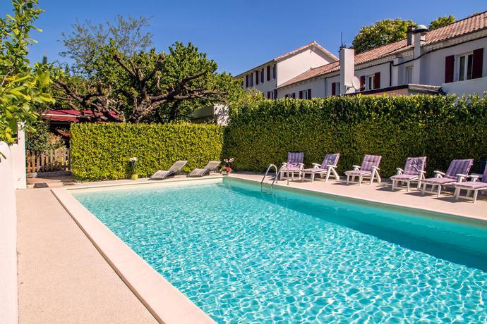Imagen de la piscina del Hotel Des Marronniers. Foto 8
