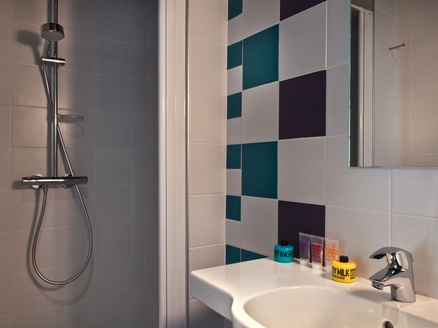 Imagen de la habitación del Hotel Des Métallos. Foto 6