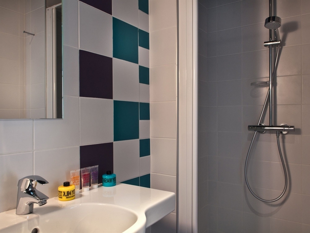 Imagen de la habitación del Hotel Des Métallos. Foto 7