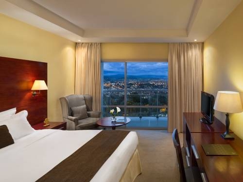 Imagen de la habitación del Hotel Des Mille Collines. Foto 3