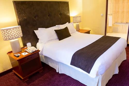 Imagen de la habitación del Hotel Des Mille Collines. Foto 6