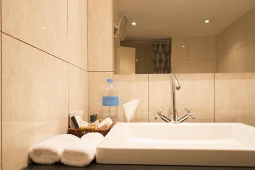 Imagen de la habitación del Hotel Des Mille Collines. Foto 7