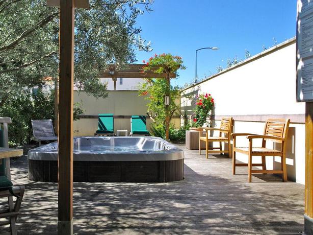 Imagen de los exteriores del Hotel Des Pins. Foto 6