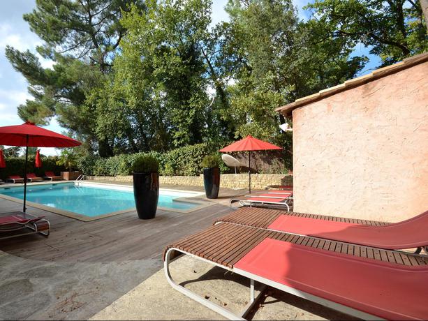 Imagen de la piscina del Hotel Des Pins. Foto 10