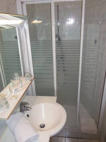 Imagen de la habitación del Hotel Des Platanes. Foto 3