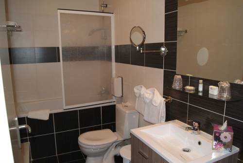 Imagen de la habitación del Hotel Des Platanes. Foto 8