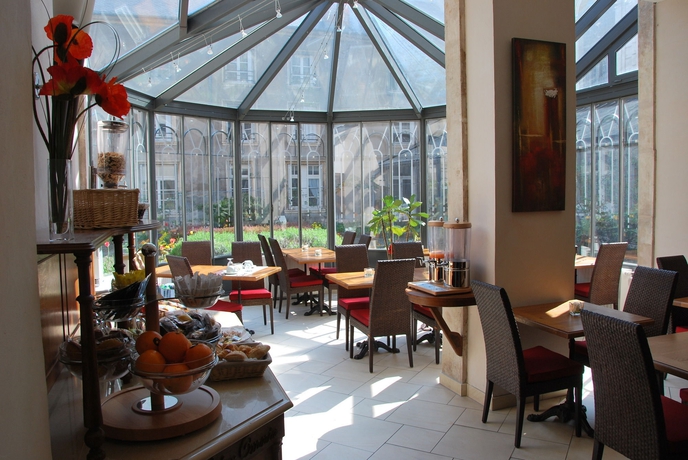 Imagen del bar/restaurante del Hotel Des Prélats. Foto 1