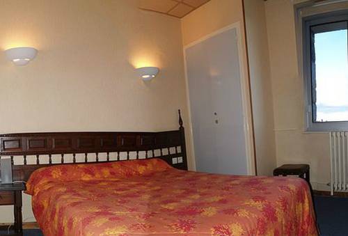 Imagen de la habitación del Hotel Des Pyrénées. Foto 5
